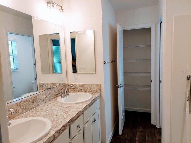 Building Photo - 3263 Sherfinski Ave