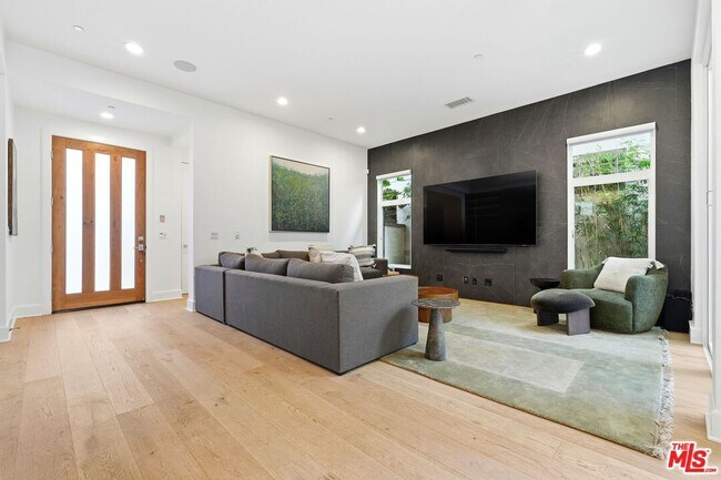 Building Photo - 12871 Hammock Ln