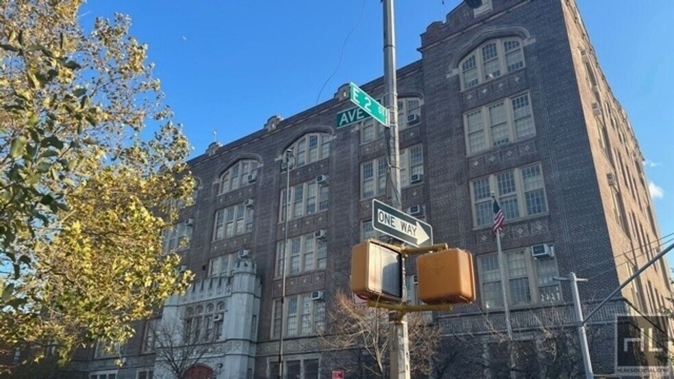 Building Photo - 433 EAST 2 STREET