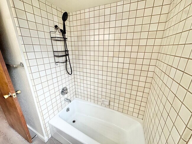 Building Photo - Stunning 3 bedroom 2.5 bathroom home in Folsom with large backyard