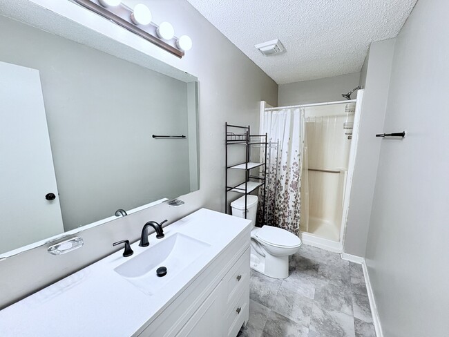 Building Photo - 127 Cedar Creek Cir