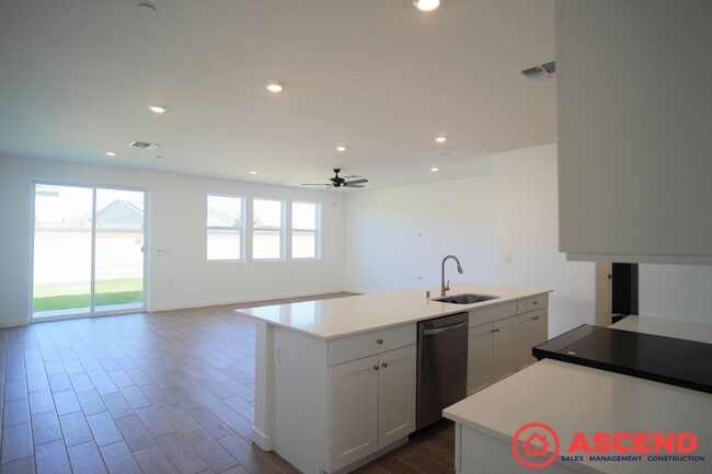 Building Photo - Stunning Home In Gossamer Grove!
