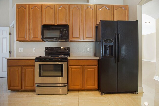 Building Photo - Move-In Ready Home with Open Layout and Op...