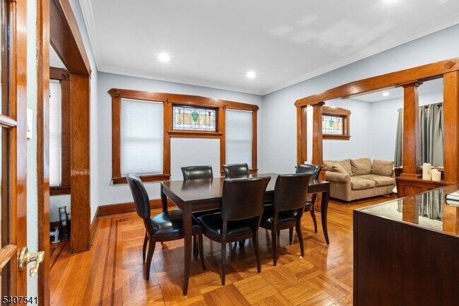 Building Photo - 199 E 7th St