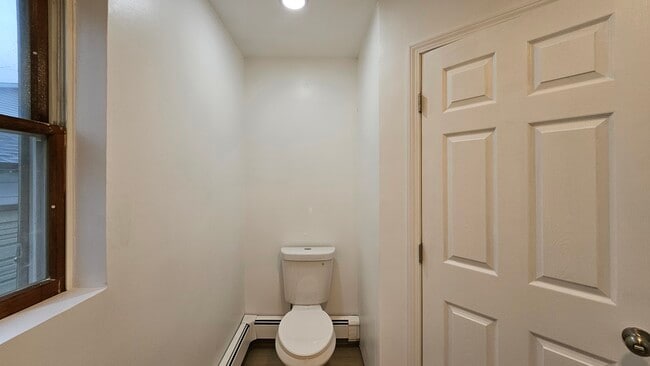 Building Photo - 607 N Hoffert St