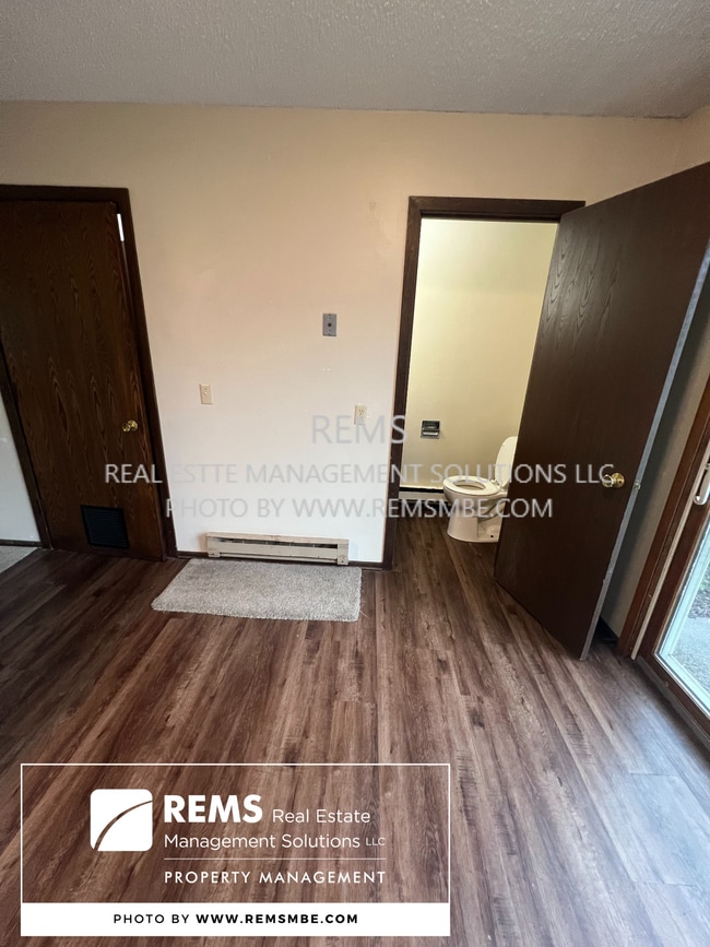 Building Photo - 1400-1406 Tuttle St