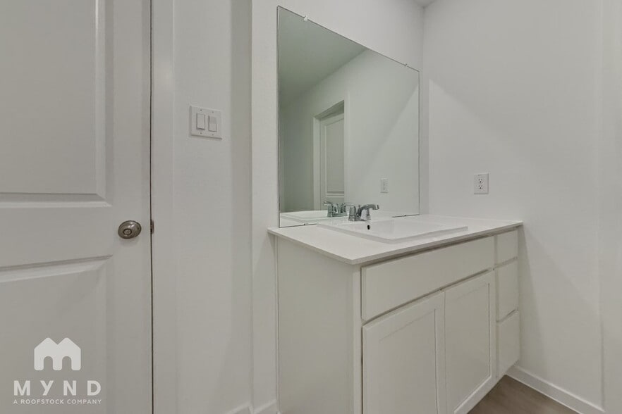 Building Photo - 944 Capracotta Dr