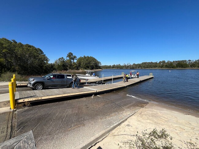 Building Photo - OFF-SEASON FURNISHED MONTHLY RENTAL AVAILABLE JAN '26