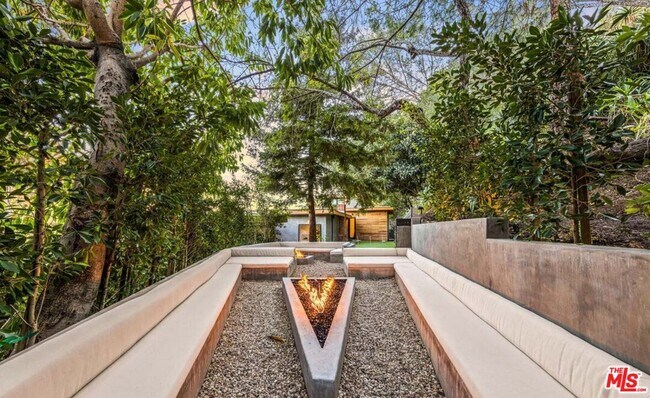 Building Photo - 727 N Beverly Glen Blvd