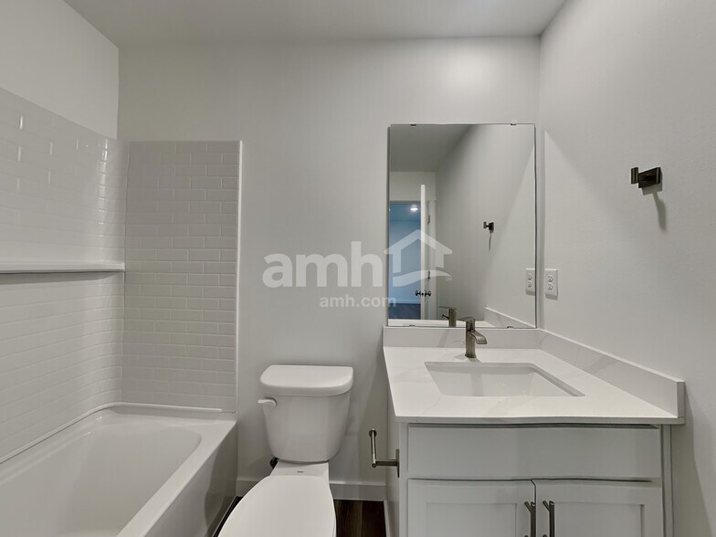 Building Photo - 5126 Turnstone St SE