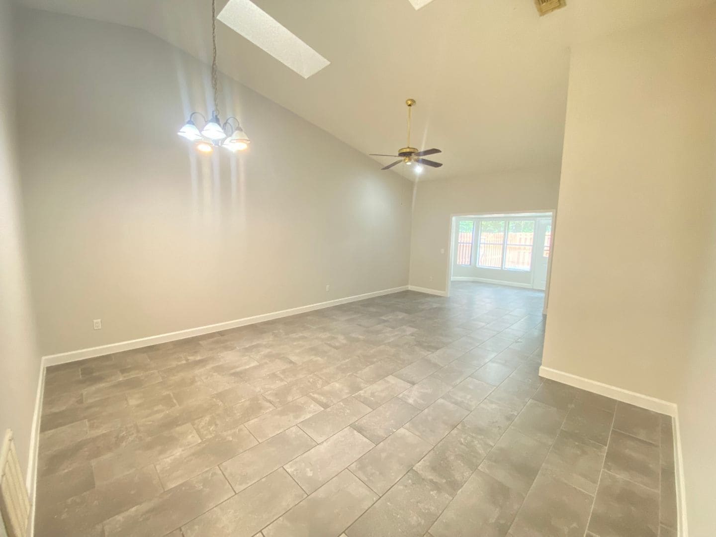 Building Photo - 208 Egret Ct