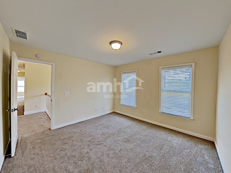 Building Photo - 404 Jessica Ln