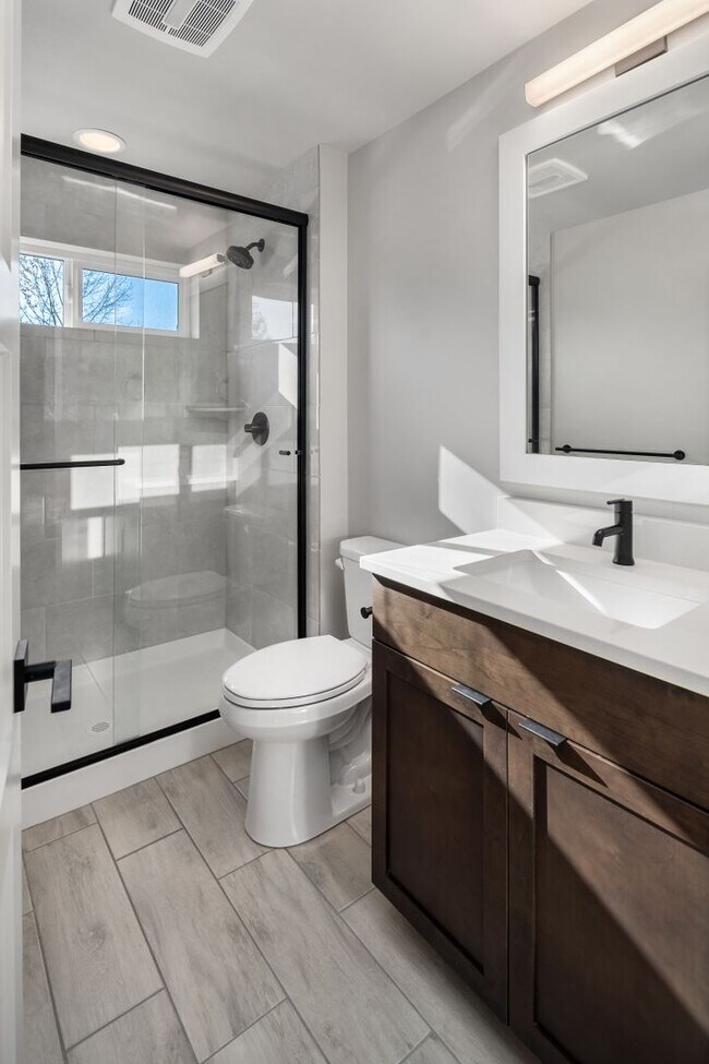 Building Photo - Luxury Haven