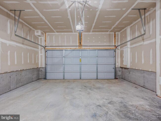 Building Photo - 1230 Cedar Vly Rd