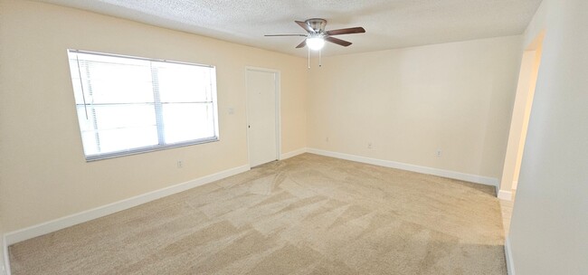 Building Photo - 2nd floor 1 bed/1 bath Unit in Sandlewood ...