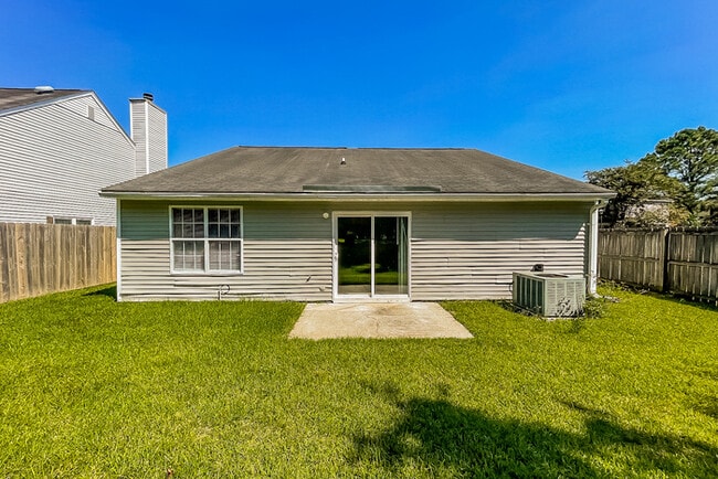 Building Photo - 8203 Quail Hollow Ct