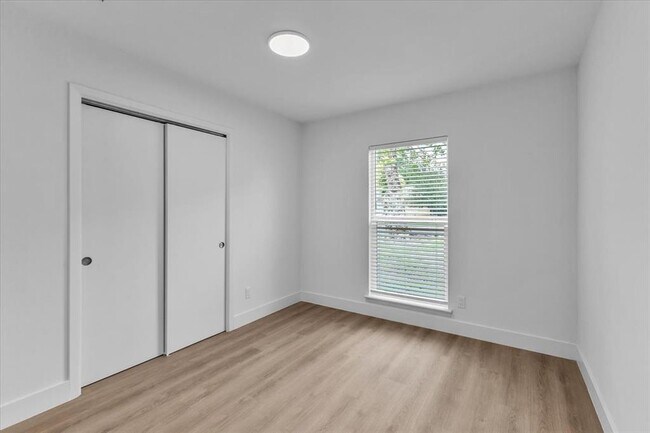 Building Photo - 1411 Manford Hill Dr