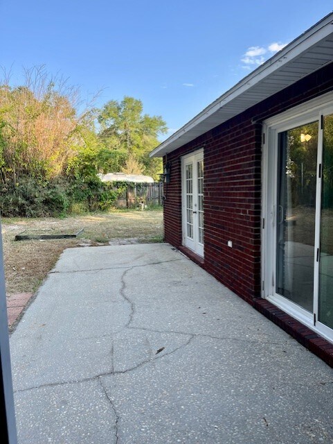 Building Photo - 3102 Lynn Dr