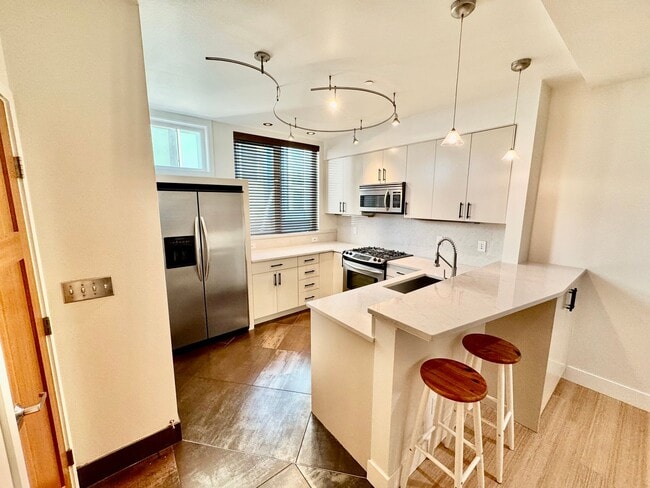 Building Photo - Stunning Fremont Townhome - Incredible Loc...