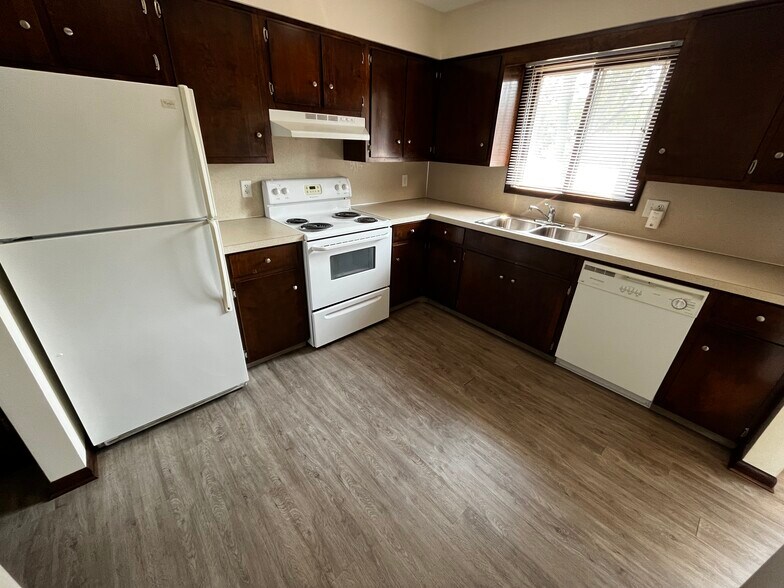 Building Photo - 428 Butternut Dr