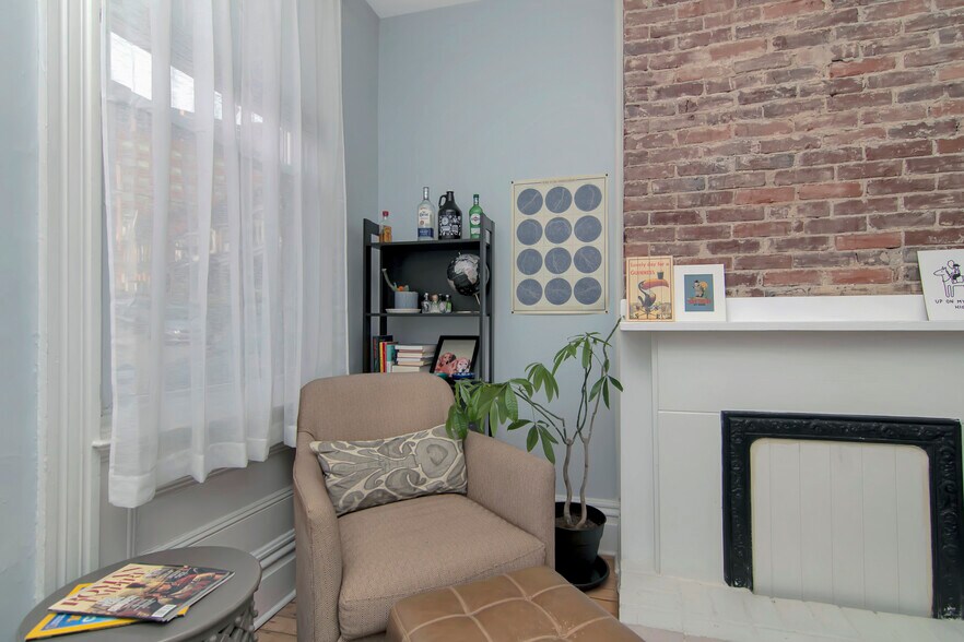 Building Photo - 452 42nd St