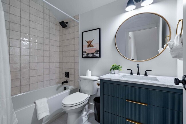 Building Photo - 28 W Castillo Dr