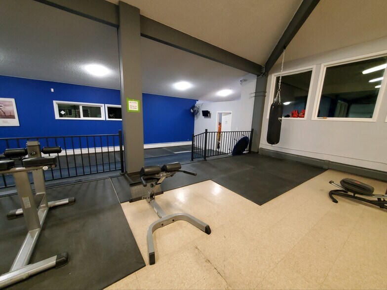 Building Photo - 501 Golden Cir