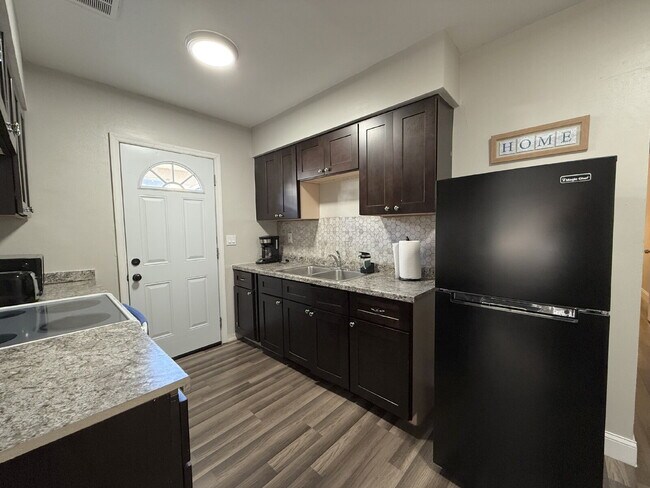 Building Photo - 305 S Lincoln Ave