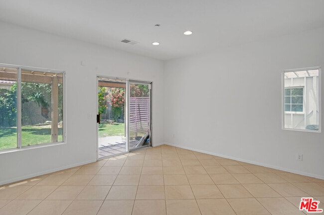 Building Photo - 3811 Eastgate N Rd