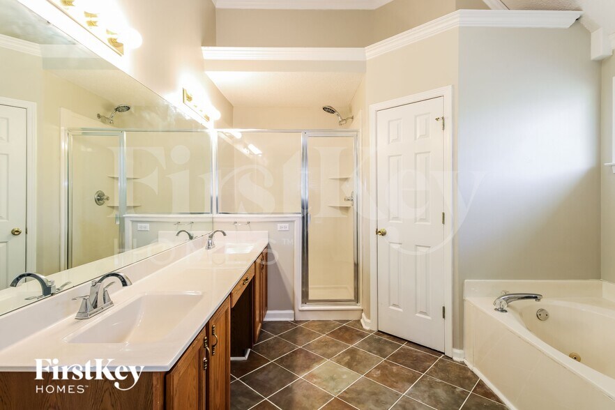 Building Photo - 6290 Fairway Hill Cove