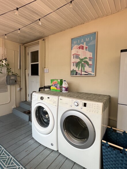 In Unit Washer & Dryer - 1328 SW 21st Ter