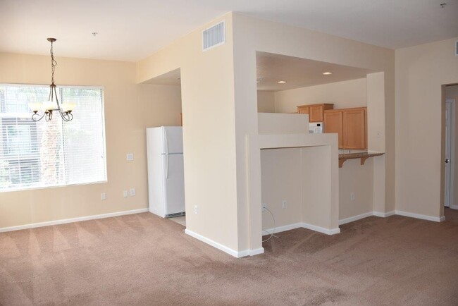 Building Photo - 2 Bedroom 3rd floor unit in Guard Gated Pa...