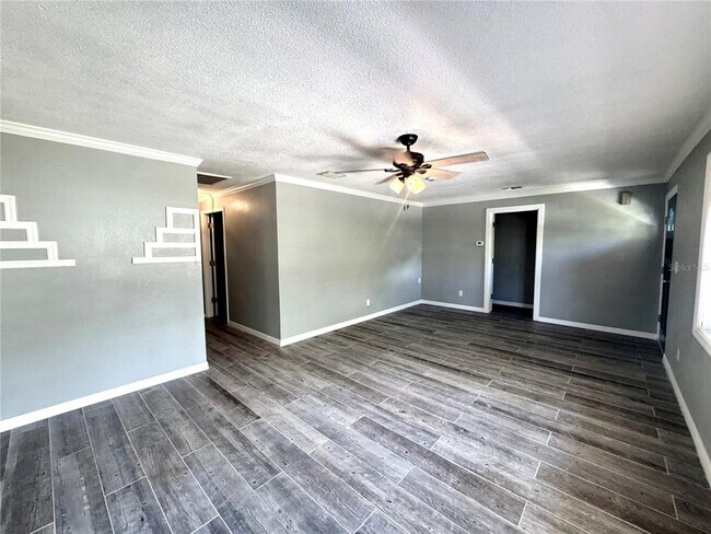 Building Photo - 695 Mandalay Ave