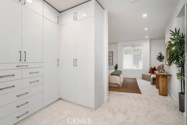 Building Photo - 1318 S Roxbury Dr