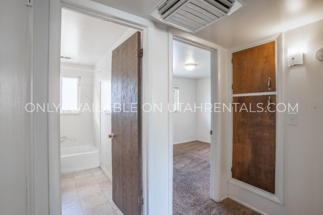 Building Photo - 1038 Virginia Cir