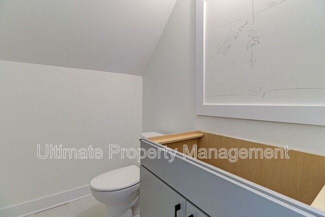 Building Photo - 213 Myrtle Ave