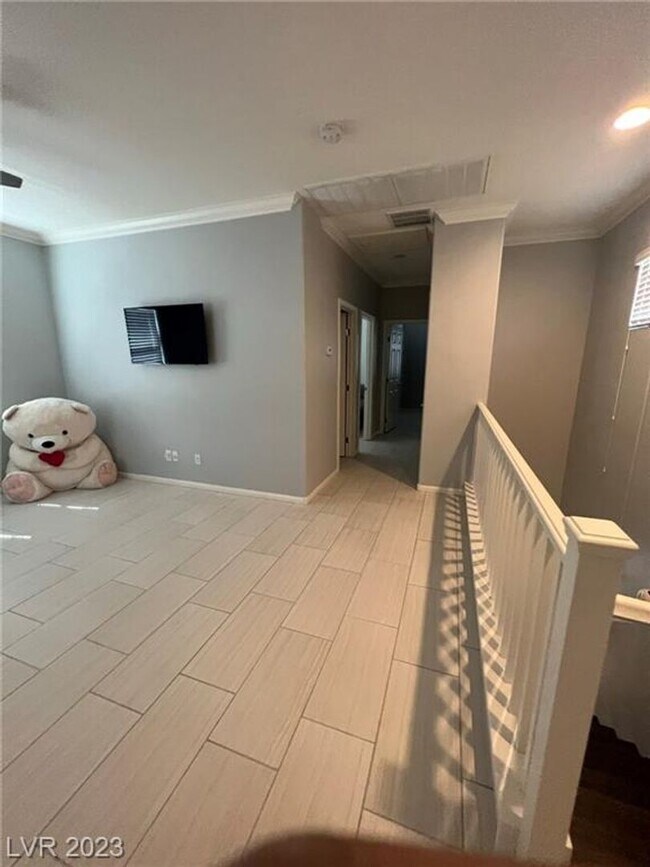 Building Photo - BEAUTIFUL HOME IMMACULATE AND READY TO MOVE-IN