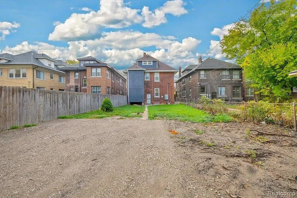 Building Photo - 1502 Virginia Park St