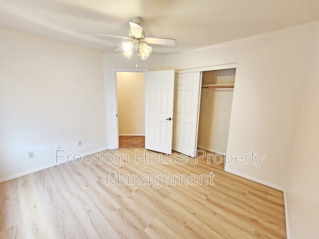 Building Photo - 3120 E Easy St