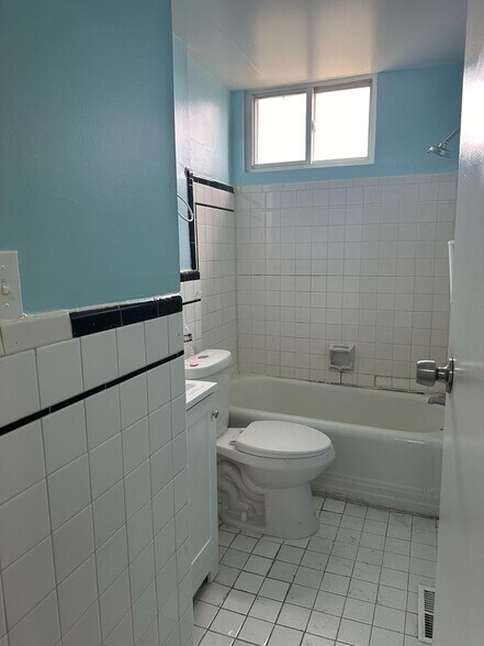 Building Photo - 4101 Fernhill Ave