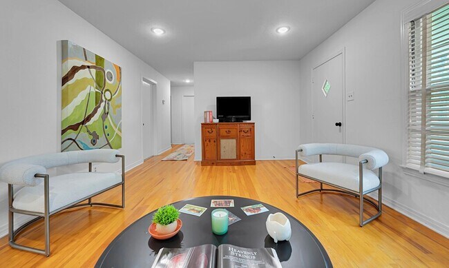 Building Photo - 311 Newland Dr