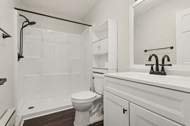 Building Photo - Updated 1 Bedroom Rental Close To Downtown $850/month