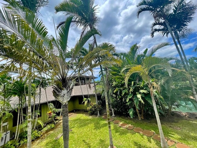 Building Photo - Magical Maui Meadows Tropical Resort Style...