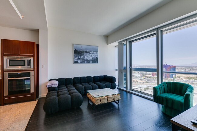 Building Photo - 4471 Dean Martin Dr