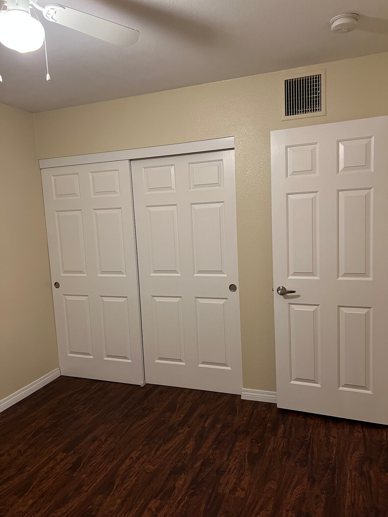 Building Photo - 3024 E Carey Ave