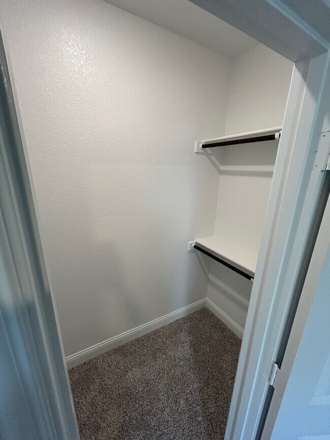 Building Photo - 268 Sunnyside St