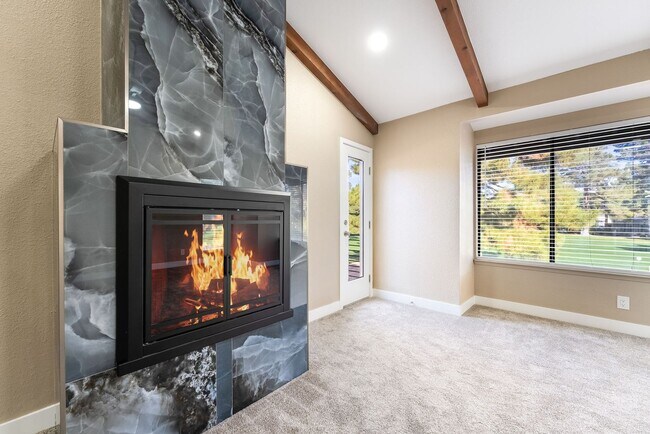 Building Photo - 968 Pinehurst Dr