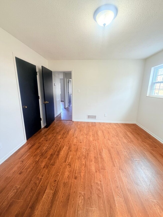 Building Photo - Charming Updated Duplex in Farragut