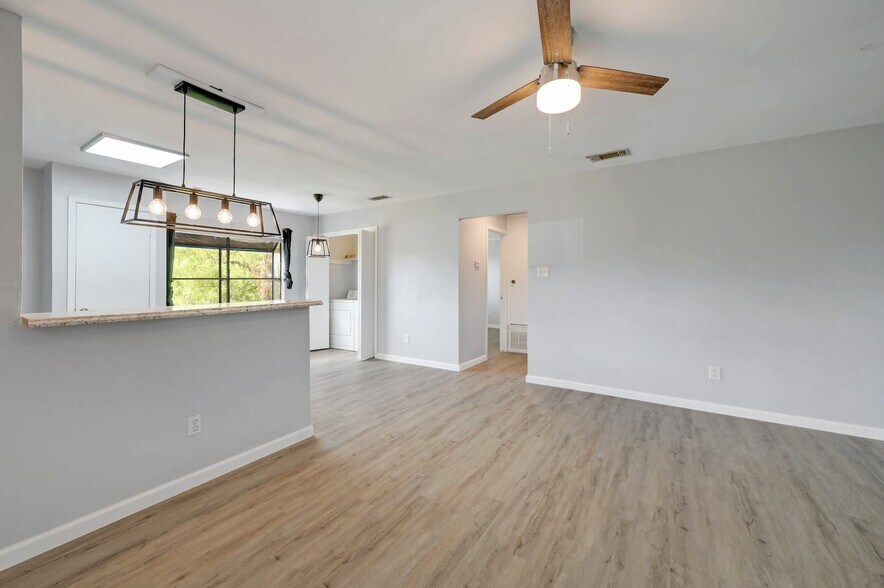 Building Photo - 801 Bracewood Cir