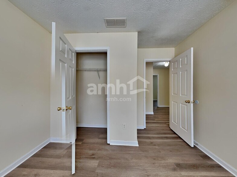 Building Photo - 3548 Grovecrest Way